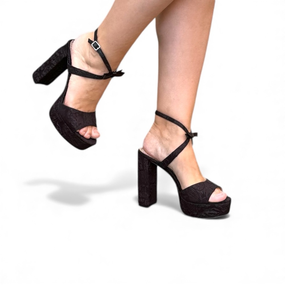 Muse by Marchesa Black Draped Fabric Platform Heels Size 9M